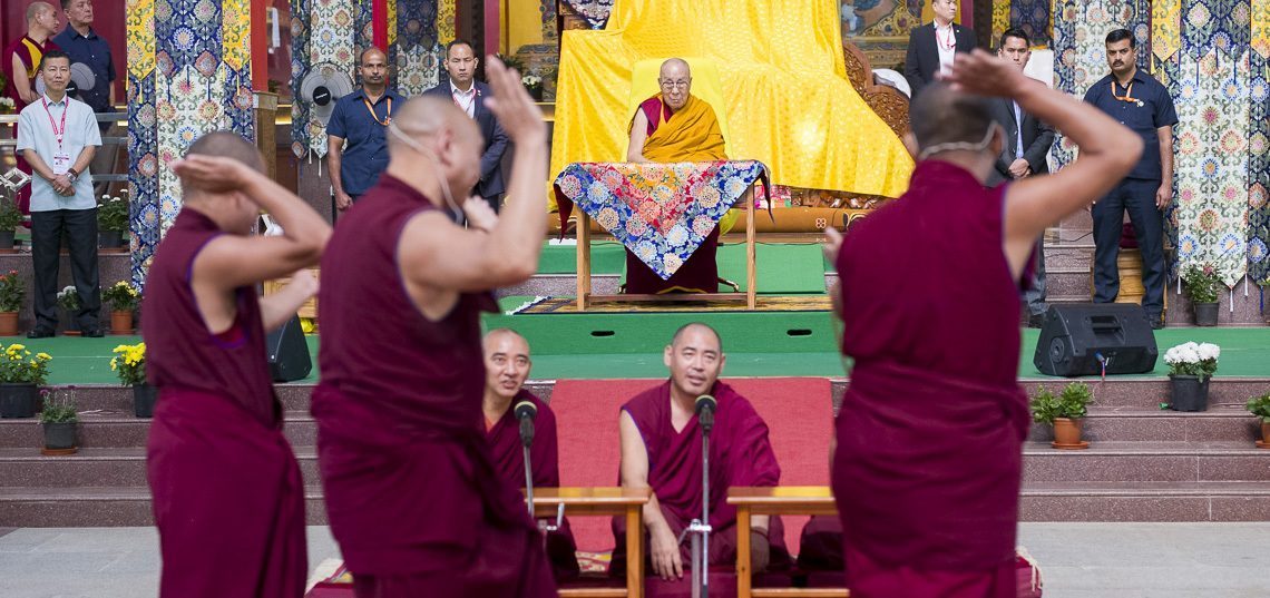 बौद्ध भिक्षु/ भिक्षुणी विद्वानों द्वारा विज्ञान के विषयों पर विचार-विमर्श की एक प्रस्तुति