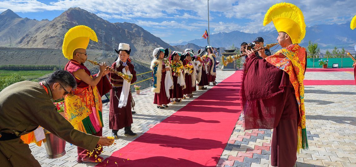 गोन्पा गाँव में बुद्ध की प्रतिमा एवं स्तूप का दर्शन
