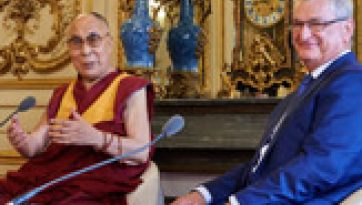 सेनेट में नाश्ता, कॉलेज दे बरनाडिंस में अंतर्धर्म संवाद और आइएनएलसीओ में भाषायी चर्चा