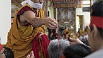 दलाई लामा ने अवलोकितेश्वर अभिषेक के साथ चार दिवसीय प्रवचन का समापन किया