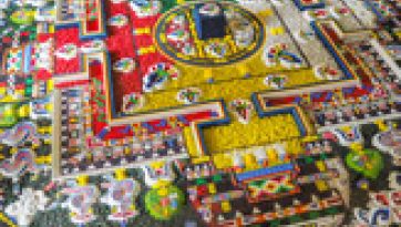 ग्यूमे तांत्रिक महाविद्यालय में आठ महान तांत्रिक भाष्यों पर प्रवचन