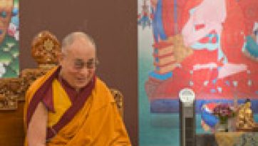 स्कूल के छात्रों के साथ बातचीत और नागार्जुन के 'प्रज्ञानाममूलमध्यमकारिका' पर प्रवचन