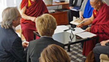 परम पावन दलाई लामा का नेशनल प्रेयर ब्रेकफ़ॉस्ट के साथ संयोजित अंतर्राष्ट्रीय लंच में संबोधन