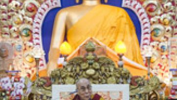 मंगोलियायी 'महाबोधिपथक्रम' पर प्रवचन सुनने के िलए एकत्रित