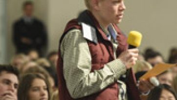 तिब्बतियों के साथ बैठक और युवा और पुरानी पीढ़ी के साथ धर्म नैतिकता पर  चर्चा