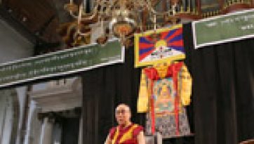 परम पावन  दलाई लामा  की ओस्लो से रॉटरडैम की  यात्रा
