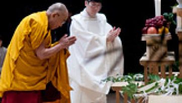 परम पावन दलाई लामा की  सेंडाइ यात्रा  , तोहोकु  भूकंप का केन्द्र