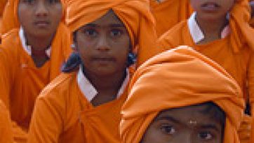 परम पावन दलाई लामा स्वामी विवेकानंद स्मरणोत्सव में शामिल