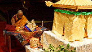 मुनित्रिसमयव्यूह से संबंधित अभिषेक तथा अहिंसा के गुण पर सार्वजनिक व्याख्यान