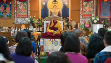 परम पावन दलाई लामा द्वारा वियतनामी श्रद्धालुओं को भैषज्य बुद्ध अनुज्ञा प्रदान किया गया