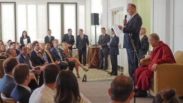 यंग प्रेसिडेन्ट्स ऑर्गनाइजेशन के सदस्यों के साथ बैठक