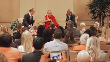 शिक्षकों तथा व्यवसायिक नेताओं के साथ बैठकें